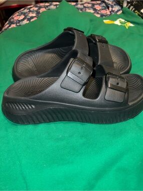 Kuailu recovery sandals woman size 9